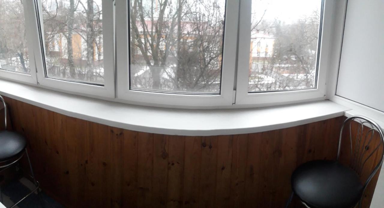 своя аккуратная: Cozy Retreat At Shevchenko Square *