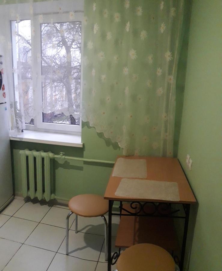своя аккуратная: Cozy Retreat At Shevchenko Square Apartment *
